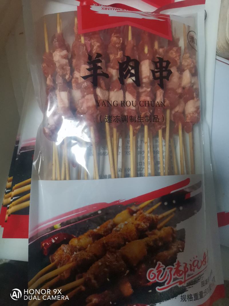 羊肉串精选原料，物美价廉，烤制不缩水，肉嫩鲜香。
