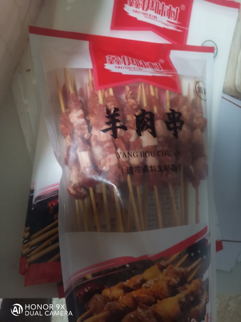 羊肉串精选原料，物美价廉，烤制不缩水，肉嫩鲜香。