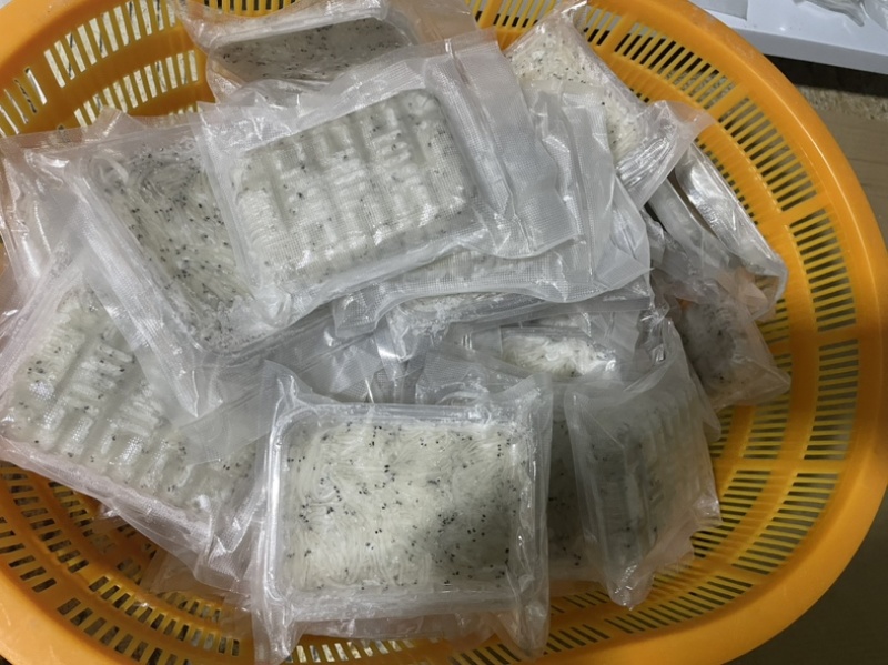 抚仙湖谈水野生银鱼、我们踩用新鲜速冻，真空包装、