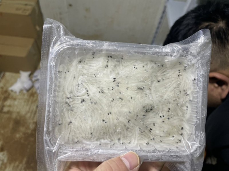 抚仙湖谈水野生银鱼、我们踩用新鲜速冻，真空包装、