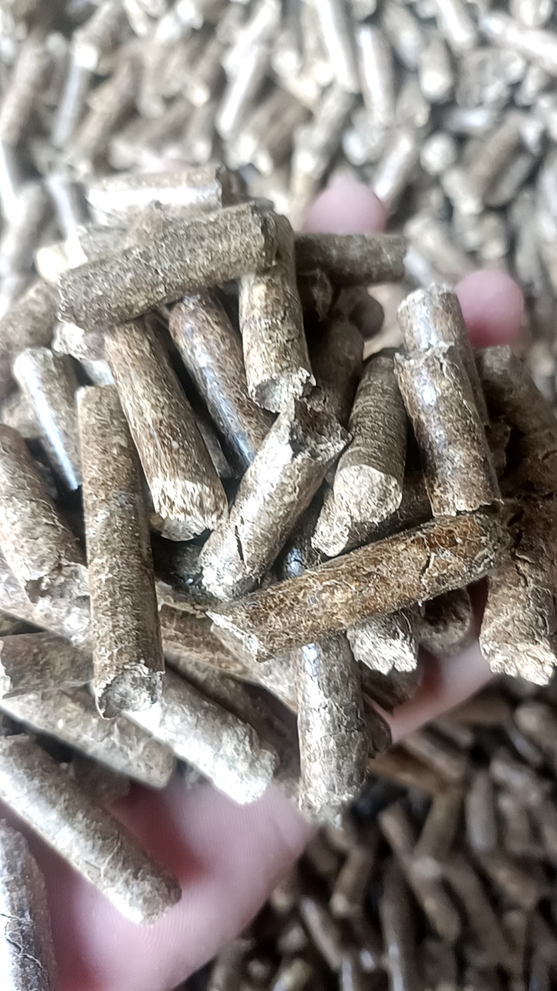 精品生物质颗粒燃料灰分低热值高厂家直适合燃烧炉电厂等