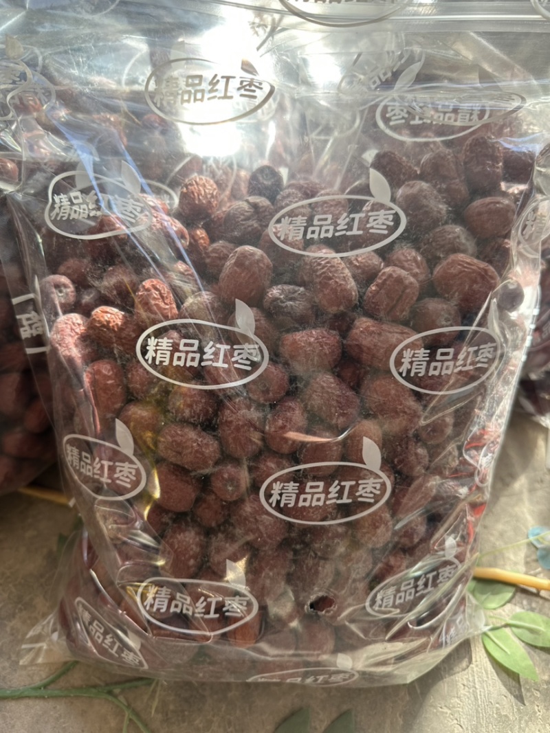 新鲜烟台灰枣，当地产地直供，甜脆可口，**特惠！