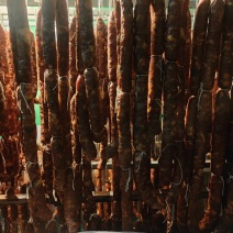 正宗纯手工麻辣香肠，云阳老妈妈的味道，麻辣可口，需要联系