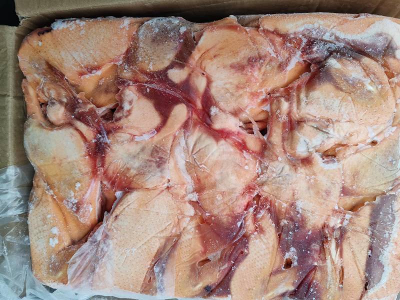一级黄皮半片鸭10吨，4700一吨