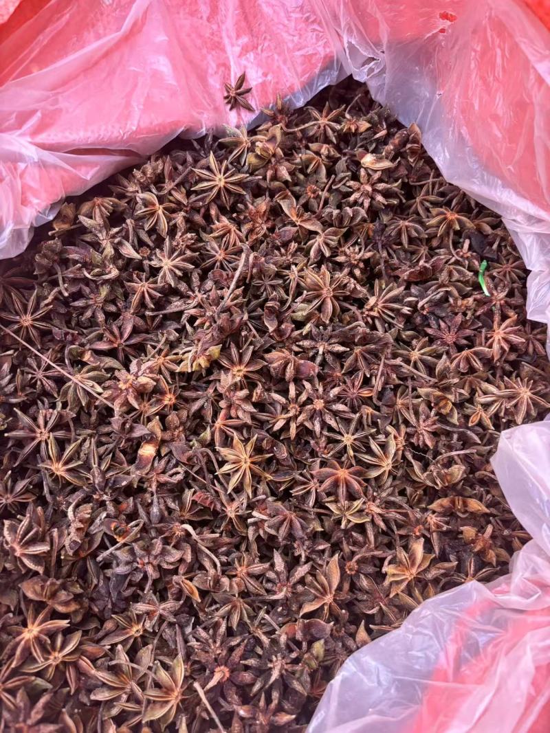 大红干枝八角，颜色好看，个头均匀，健康果，性比价高