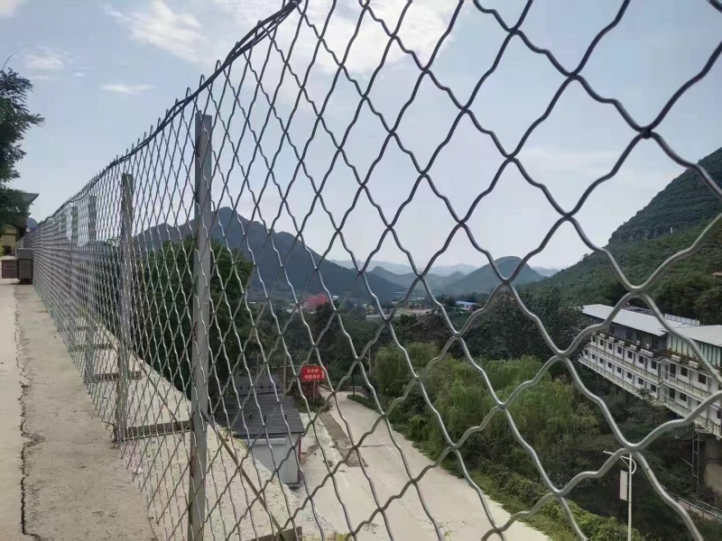 养殖围网养鹿牛羊大型动物养骆驼围栏防护网镀锌铁丝网