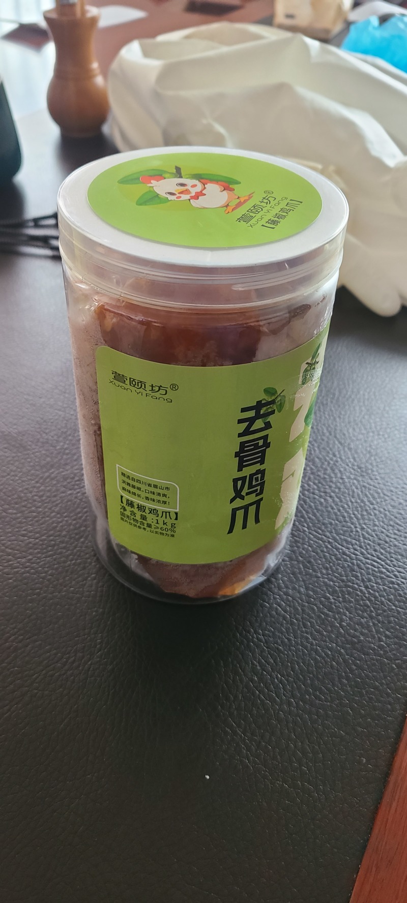 无骨鸡爪，纯手工熟脱，味道纯正，无添加剂，无防腐剂，