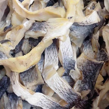 风干草鱼条腊鱼干草鱼条鱼干皖鱼干地摊电实体