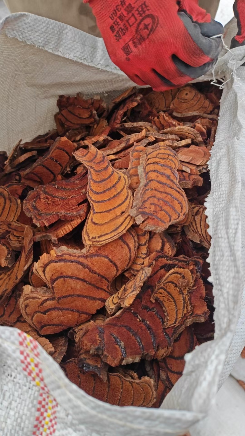 进口鸡血藤8纹以上老挝精品货，血丝浓厚含量高。