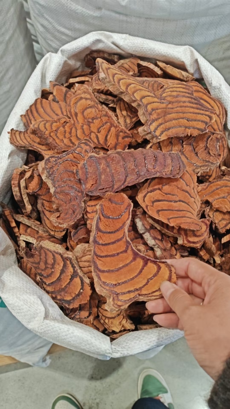 进口鸡血藤8纹以上老挝精品货，血丝浓厚含量高。