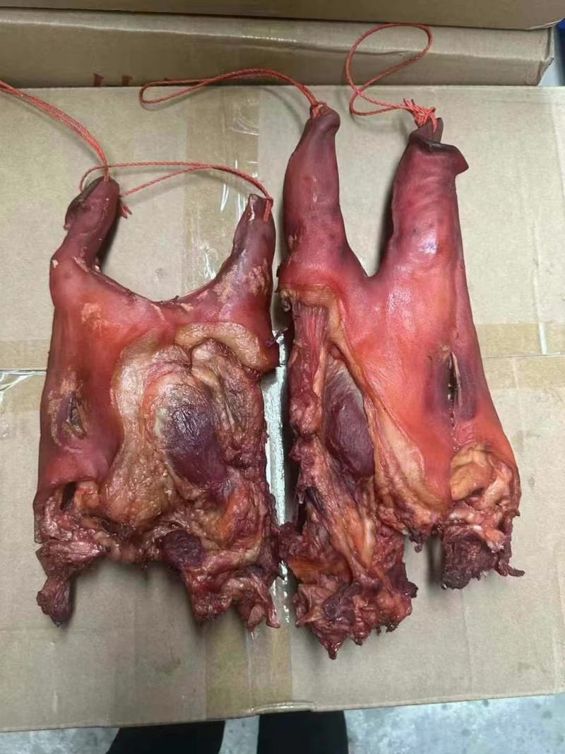 烟熏猪板头烟熏整猪板头无耳猪板头烟熏猪头肉地摊批发