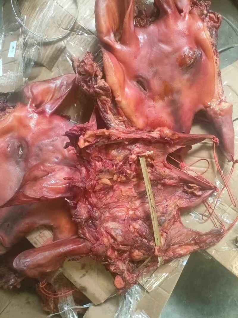 烟熏猪板头烟熏整猪板头无耳猪板头烟熏猪头肉地摊批发