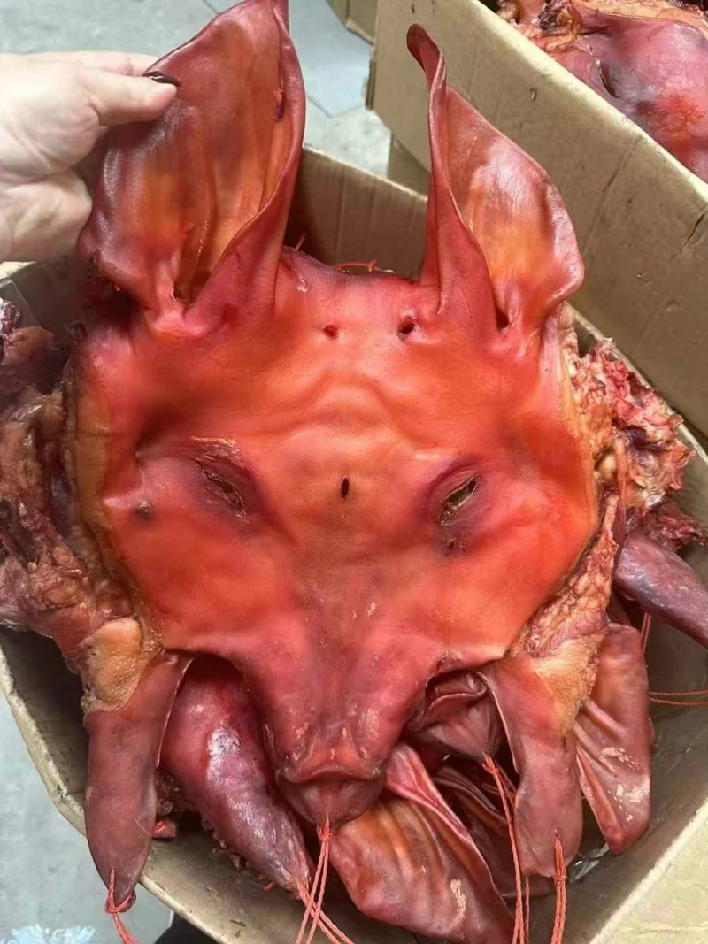 烟熏猪板头烟熏整猪板头无耳猪板头烟熏猪头肉地摊批发