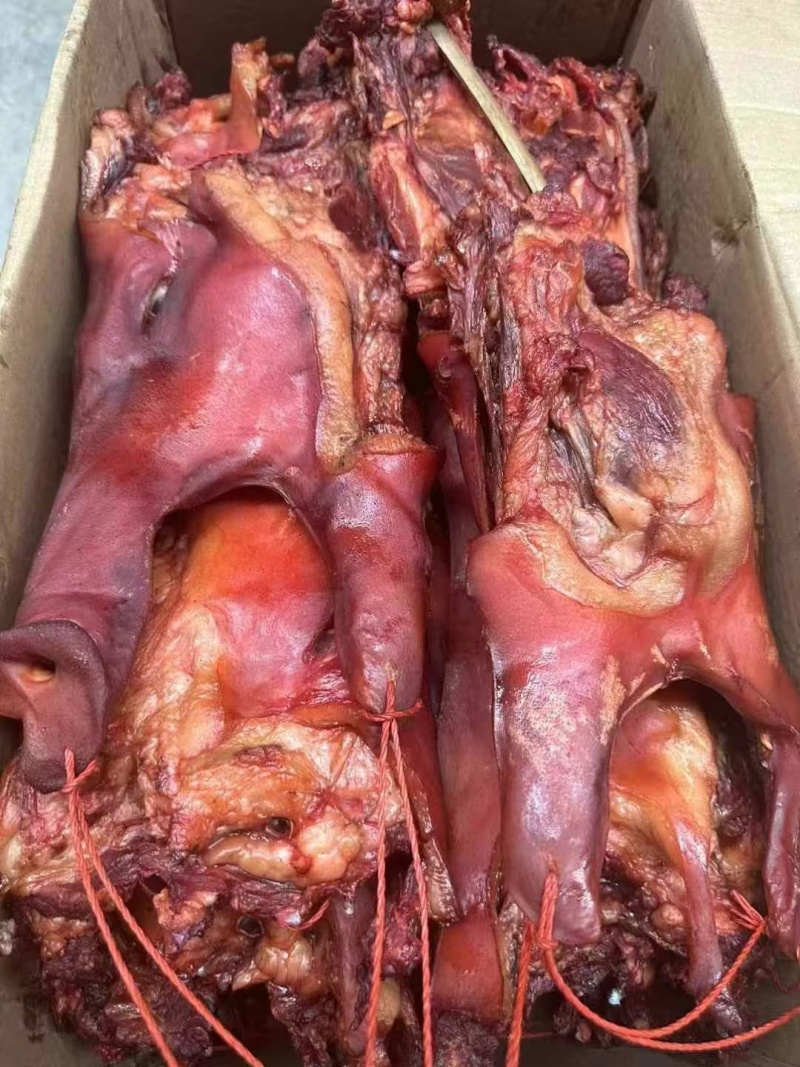 烟熏猪板头烟熏整猪板头无耳猪板头烟熏猪头肉地摊批发