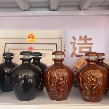 陕西纯粮酿造高粱酒，口感好香醇，自家酿造，朴朴实实