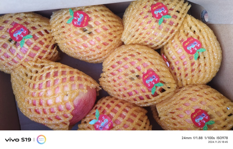 批发阿克苏冰糖心苹果红富士10斤脆甜多汁直发顺丰包邮