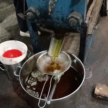 无添加纯砸取野生山茶籽油，数量有限