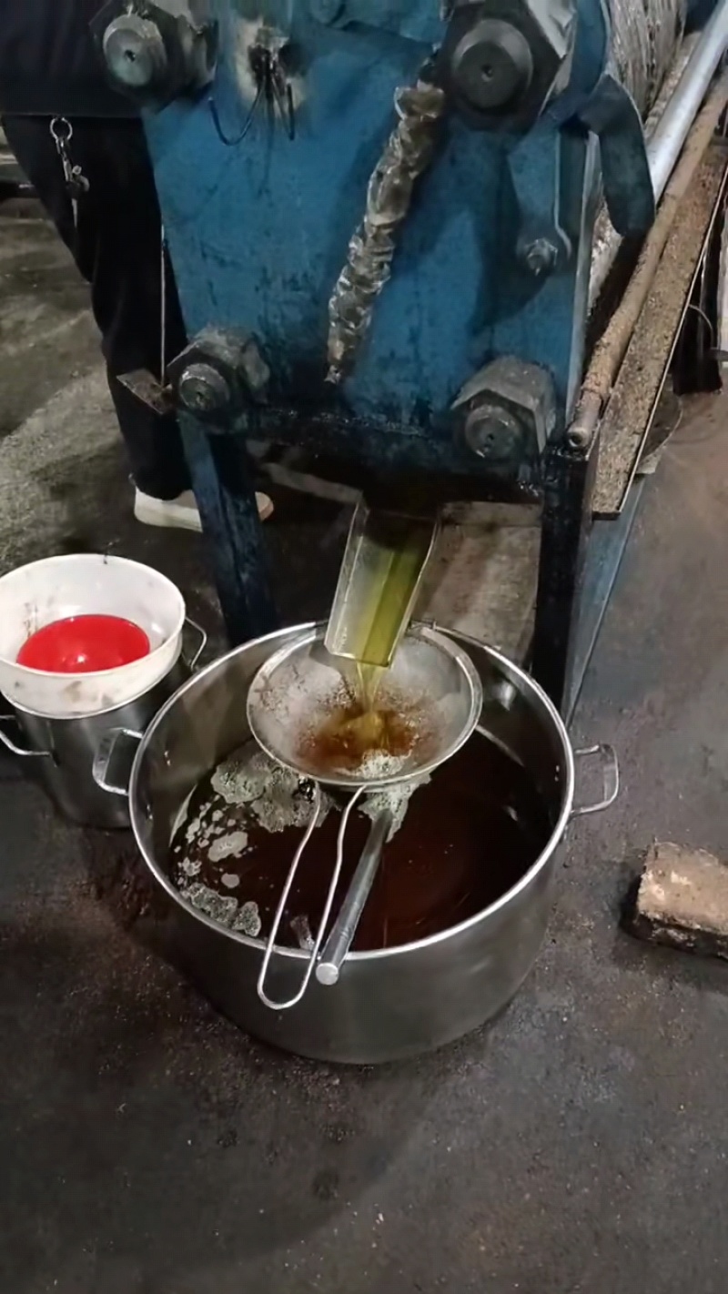 无添加纯砸取野生山茶籽油，数量有限
