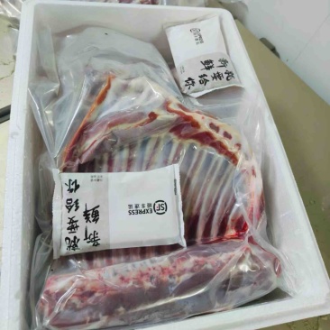 新疆吐鲁番黑羊，没结婚的羊娃子，膻味儿一点没有。