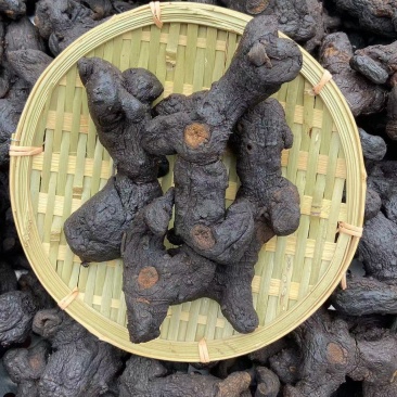 贵州多花黄精九蒸九晒农户直销大个头熟黄精