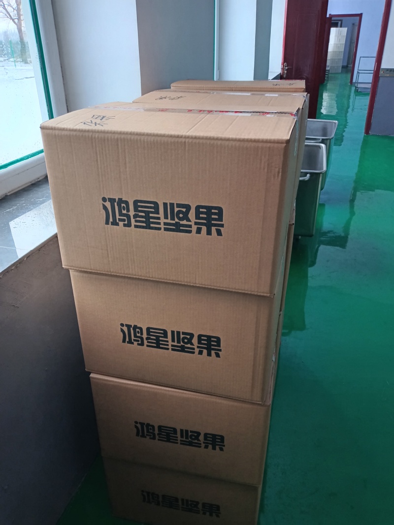 精品大榛子手拍开口榛子，东北特产口感香脆产地直发量大从优