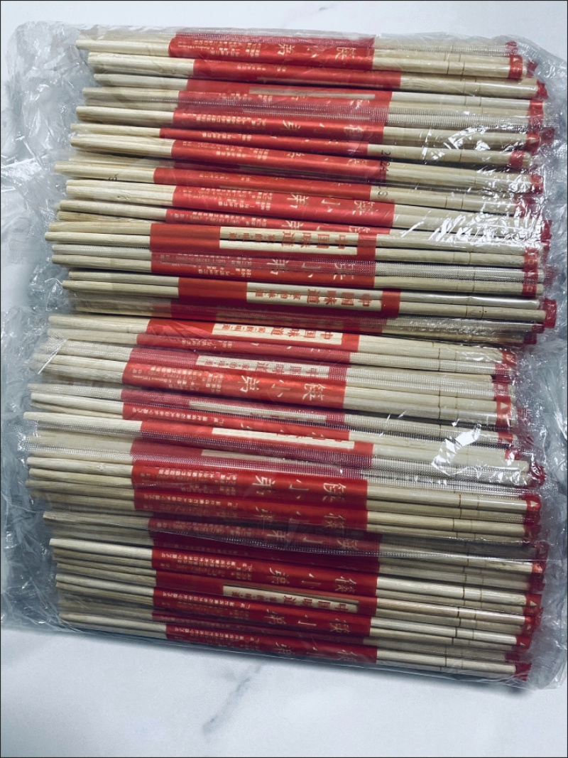 一次性筷子饭店批发专用竹筷外卖便宜快餐家用纸品碗筷卫生湿巾