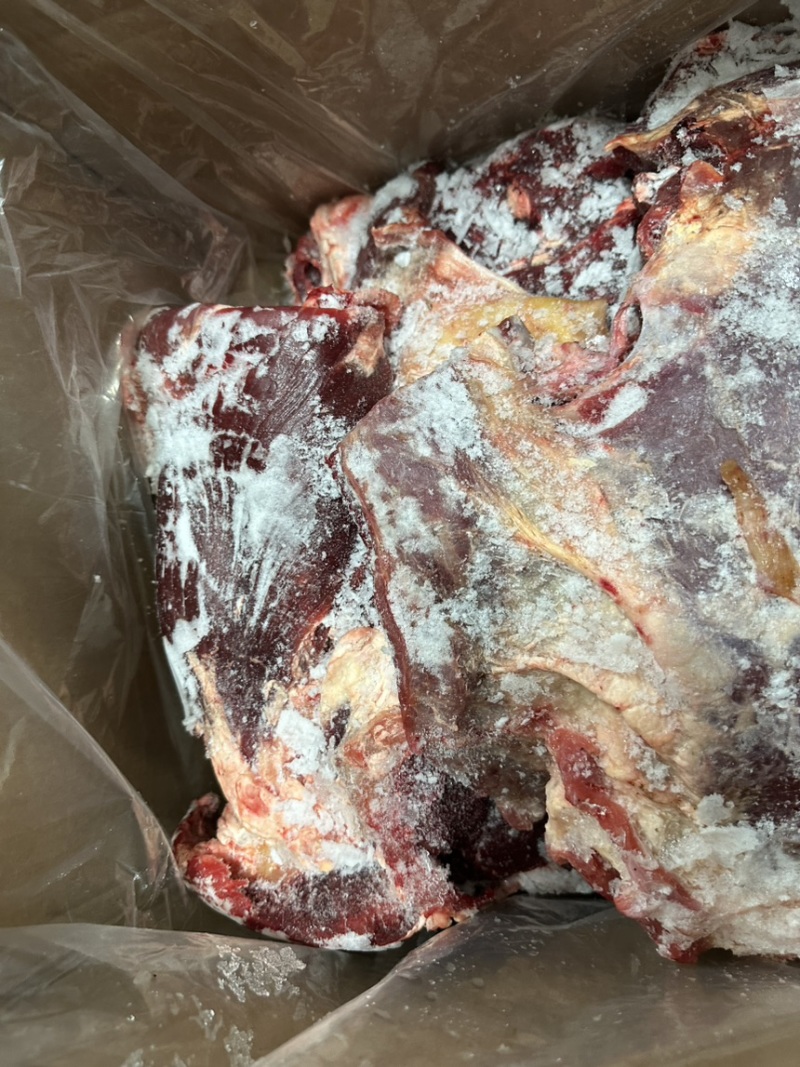纯干牛肉，货源充足，全国发货，手续齐全，需要的老板联系。