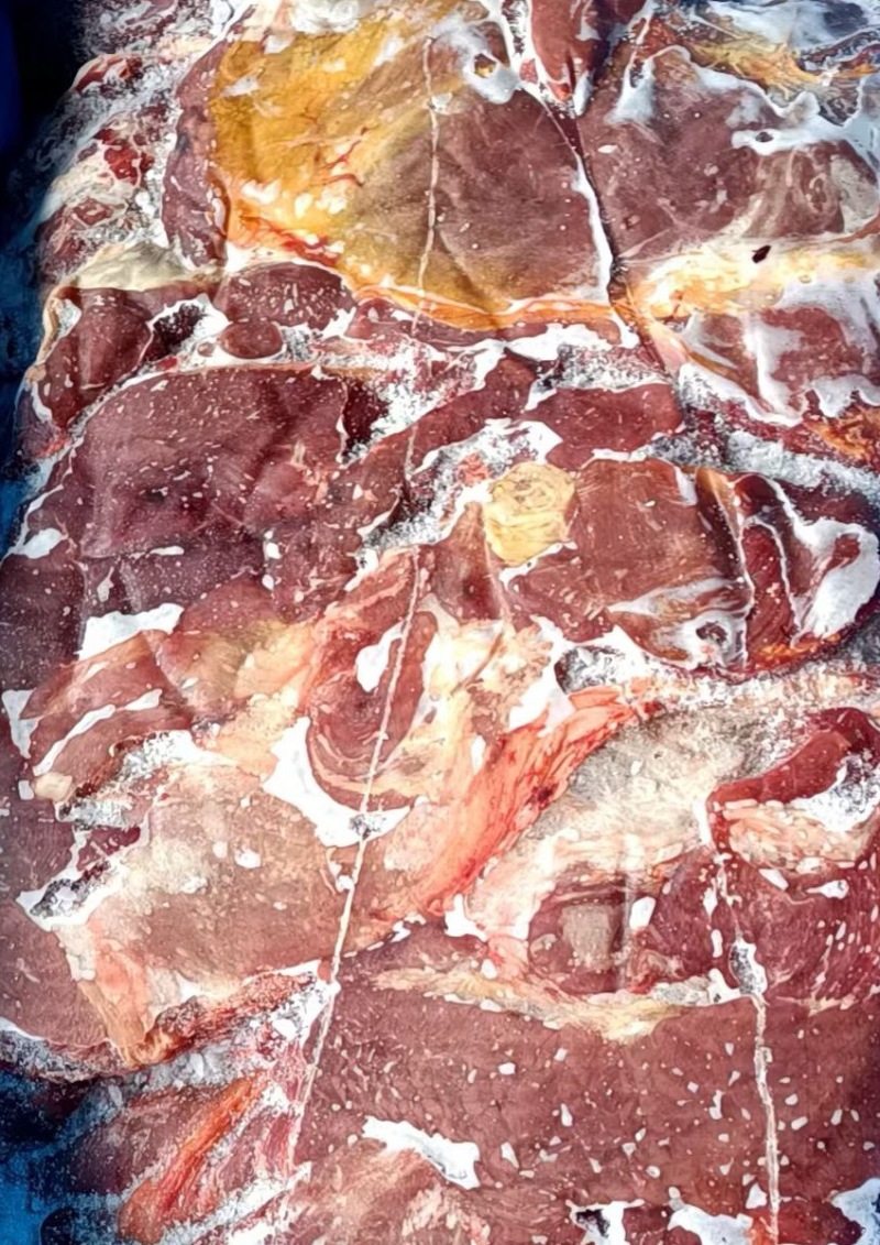 纯干牛肉，货源充足，全国发货，手续齐全，需要的老板联系。