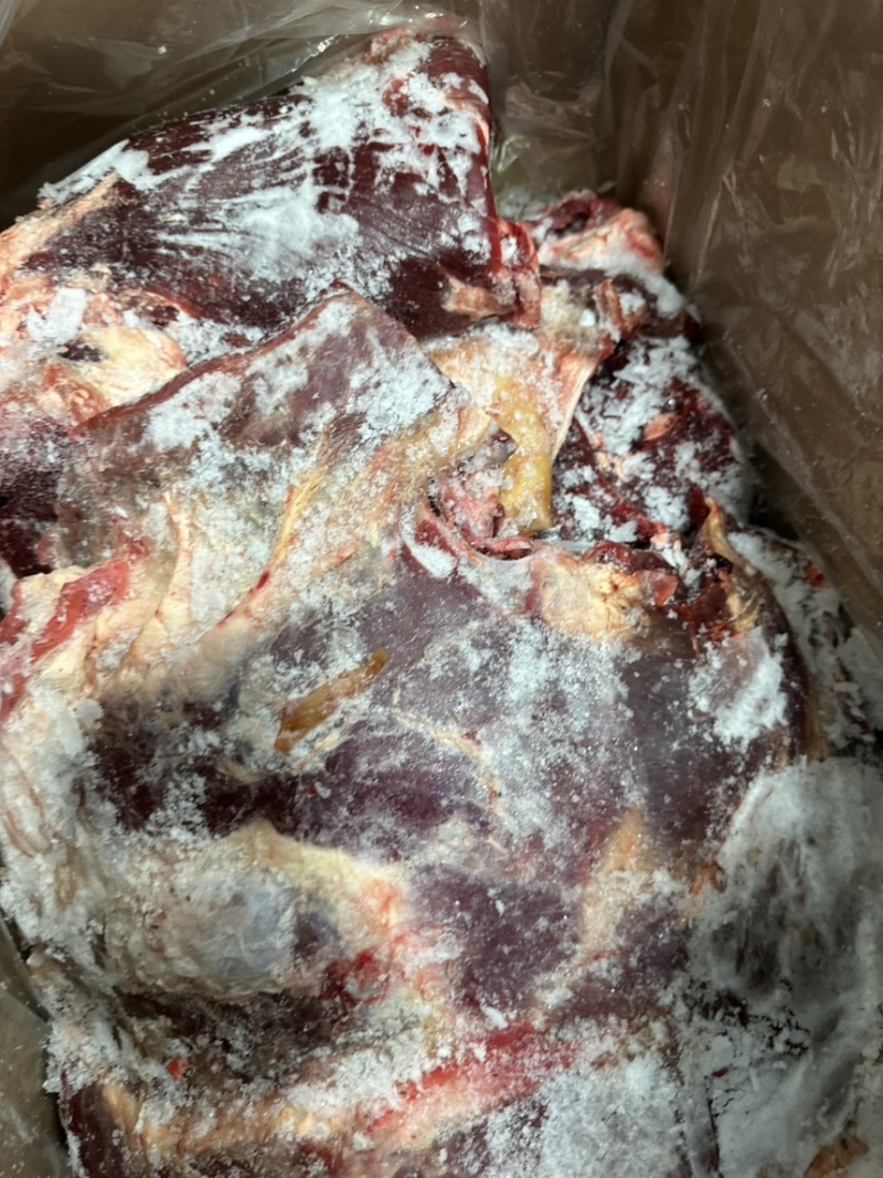 纯干牛肉，货源充足，全国发货，手续齐全，需要的老板联系。