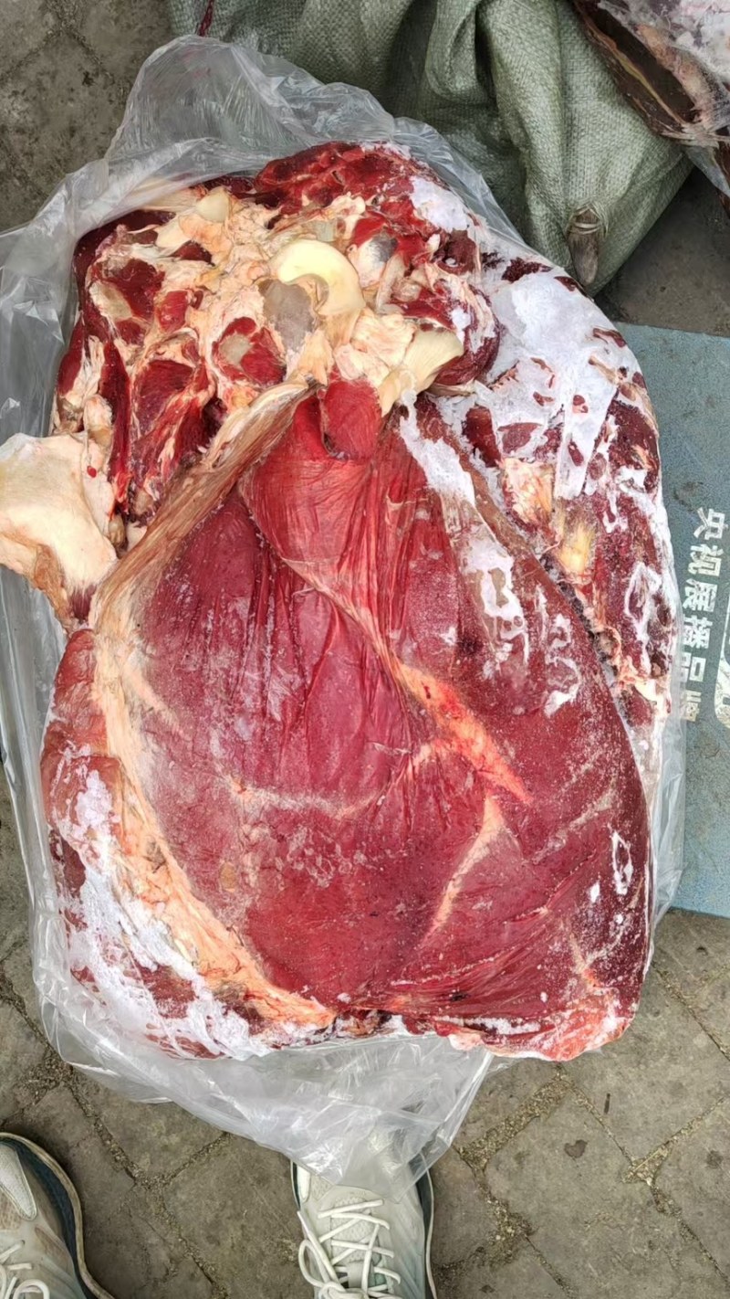 纯干牛肉，货源充足，全国发货，手续齐全，需要的老板联系。