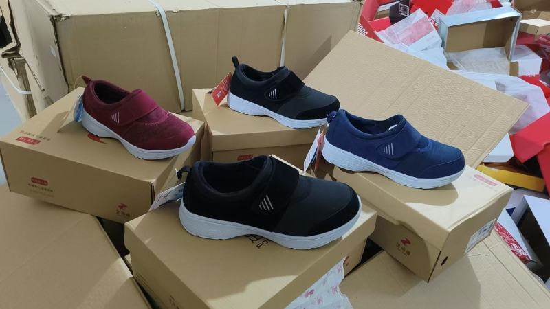 尾货1240双，35-41，足间道的，吊牌手提袋，