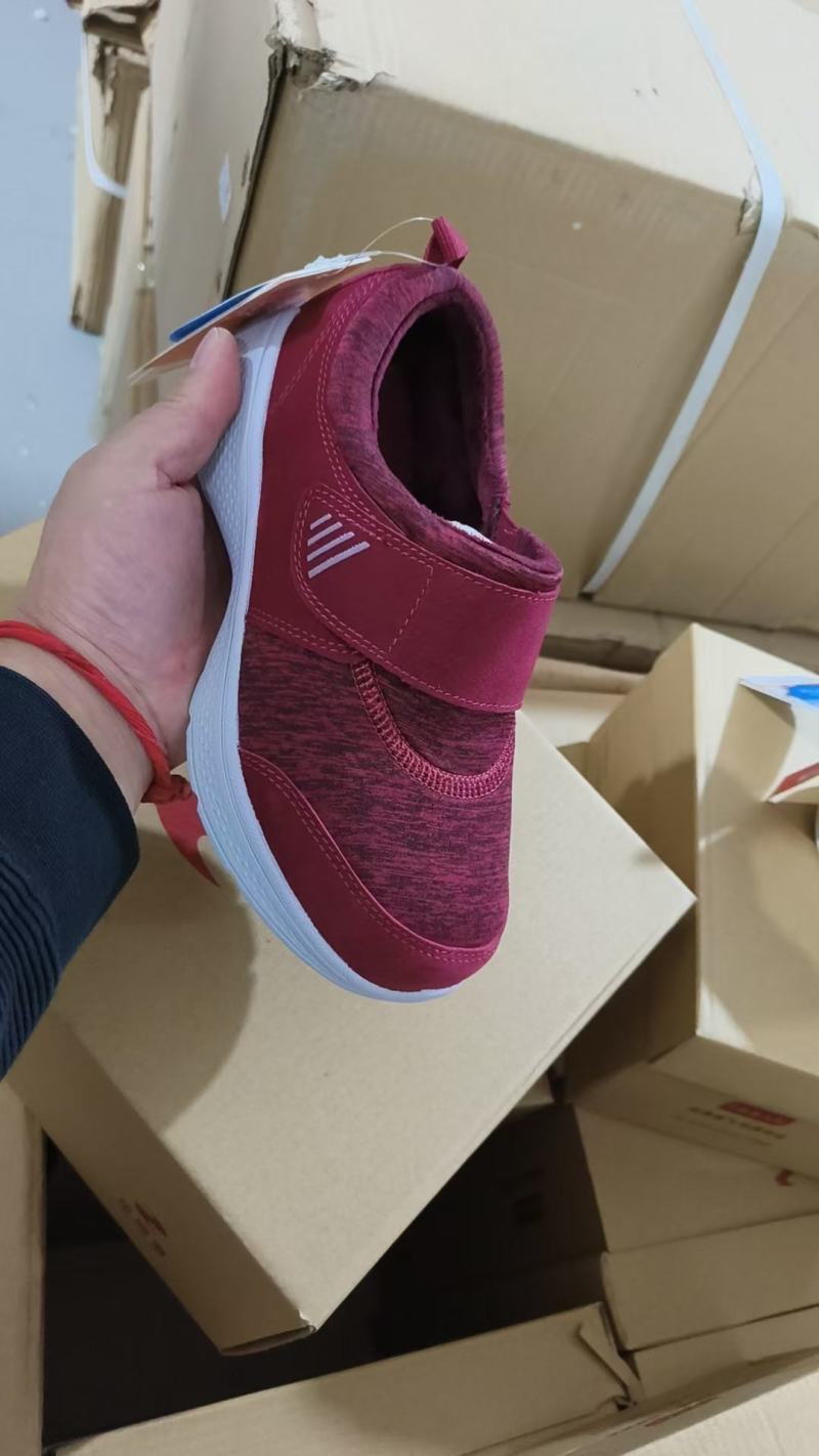 尾货1240双，35-41，足间道的，吊牌手提袋，