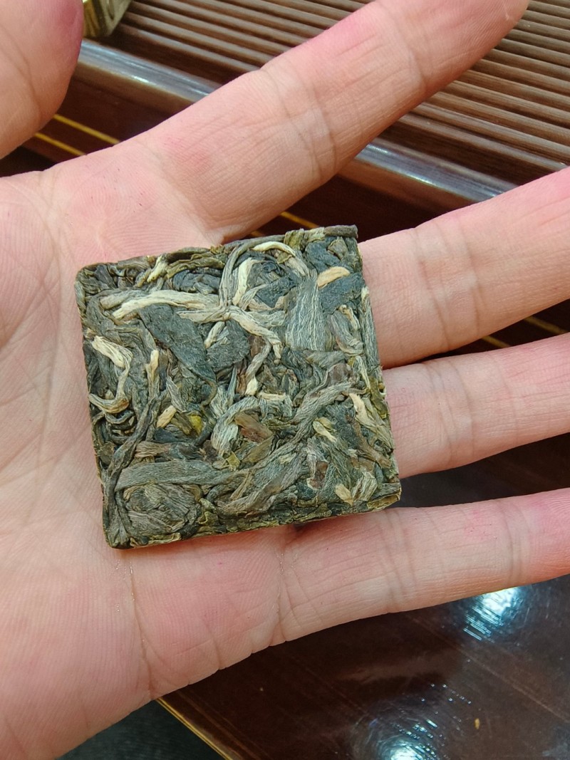 250g冰岛纯料生普洱茶生茶饼茶叶普洱生茶生普