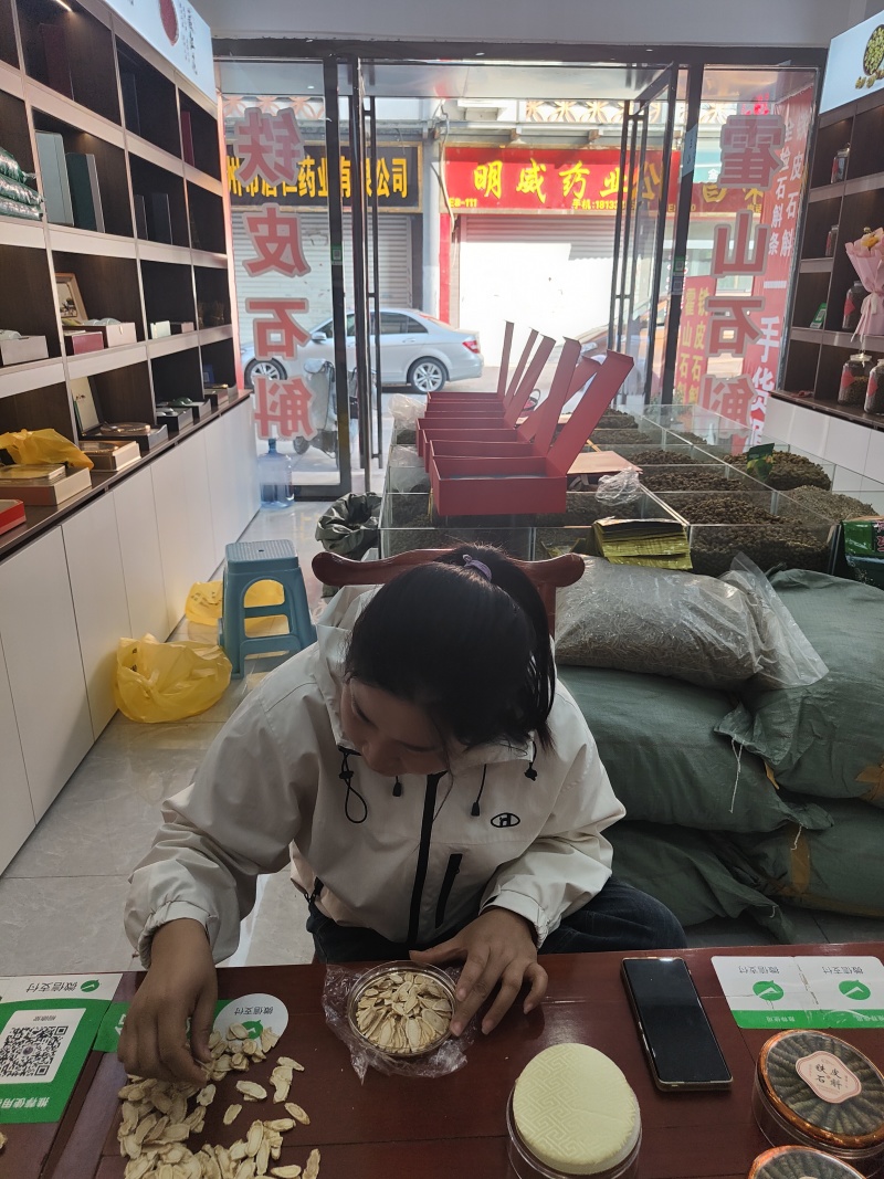 铁皮石斛，铁皮石斛条，霍山铁皮石斛，可以免费打粉