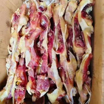 腊鸡条颜色好，条形好，干度好，肉多，带独立挂绳。