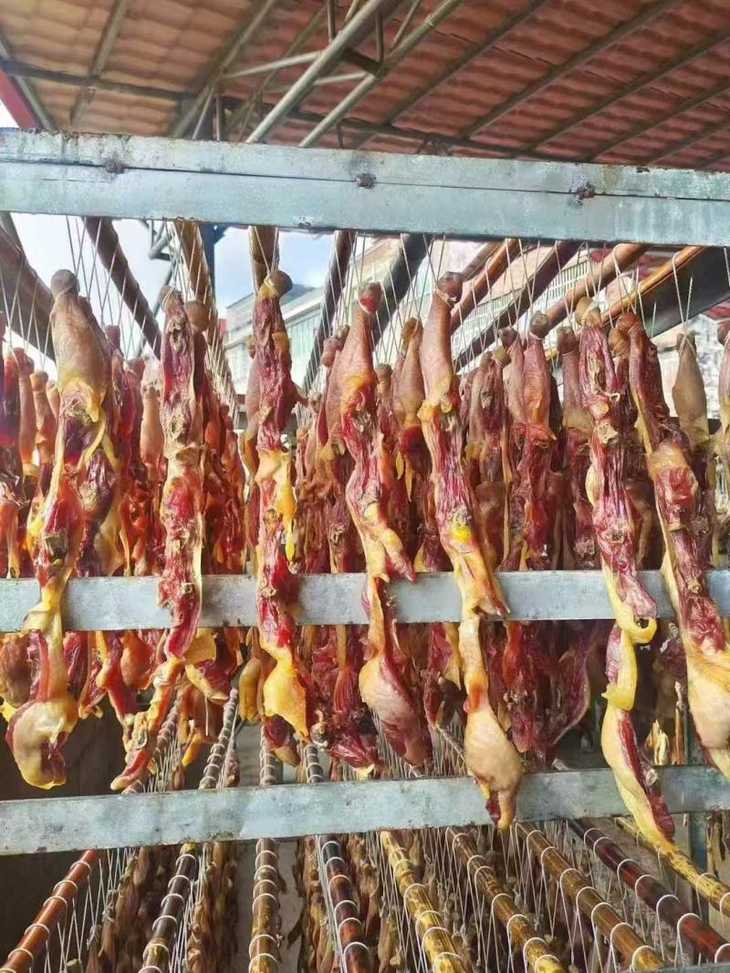 腊鸡条颜色好，条形好，干度好，肉多，带独立挂绳。