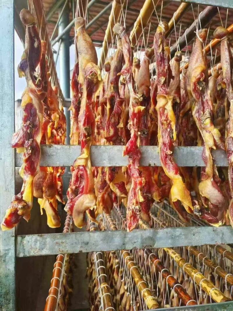 腊鸡条颜色好，条形好，干度好，肉多，带独立挂绳。