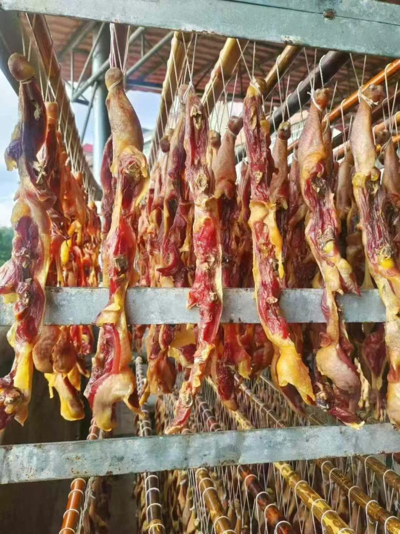 腊鸡条颜色好，条形好，干度好，肉多，带独立挂绳。