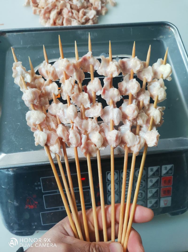 掌中宝串原料新鲜，真材实料卖相美观，烧烤佳品。