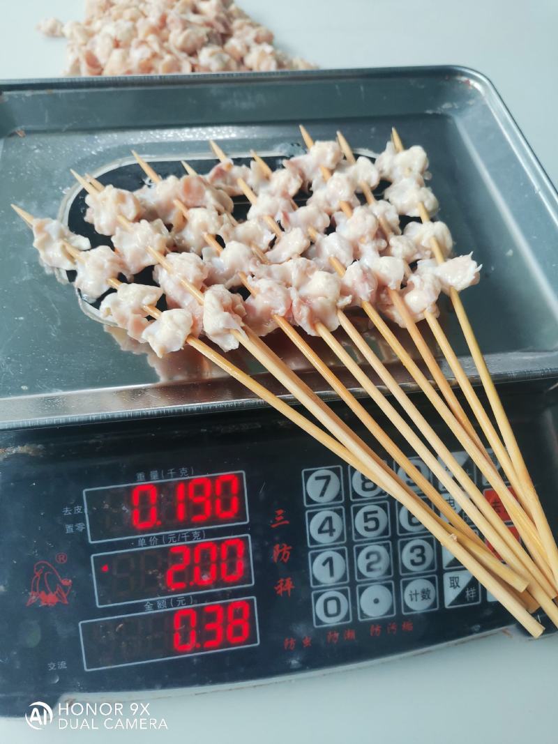 掌中宝串原料新鲜，真材实料卖相美观，烧烤佳品。