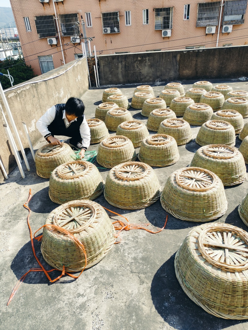 手工编织竹筐