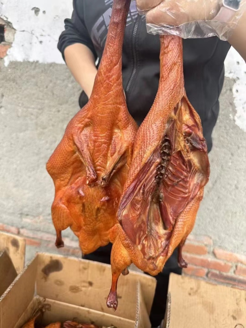 板鸭烟熏板鸭地摊板鸭展会板鸭