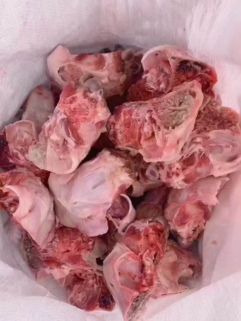 羊脑壳，每天新鲜砍，价格合适。羊汤馆必备