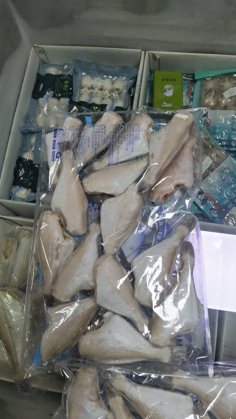 广西北海马面鱼，黑尾正品A货。单冻，板冻多规格供应。