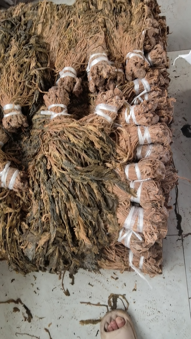 整颗梅干菜，色黄，味香，根小，大量有货，随时发货，