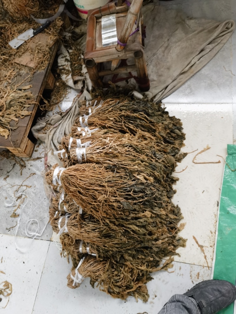 整颗梅干菜，色黄，味香，根小，大量有货，随时发货，