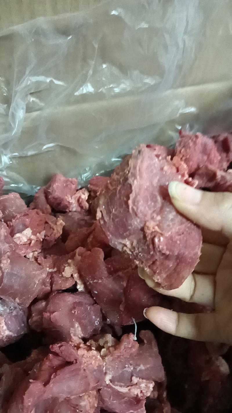 五香牛小脸肉，鲜货实拍，有大量现货，25一斤，货源稳定。