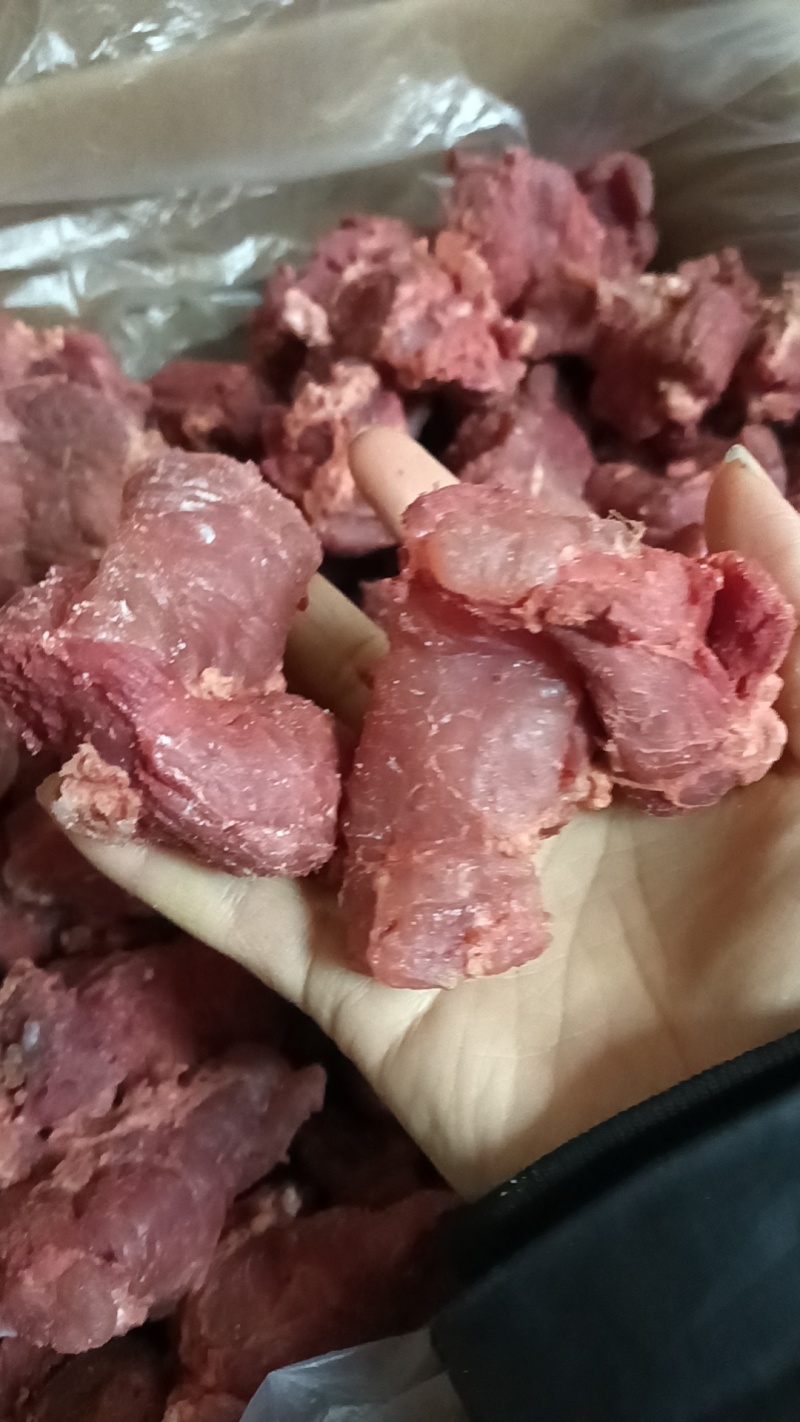五香牛小脸肉，鲜货实拍，有大量现货，25一斤，货源稳定。