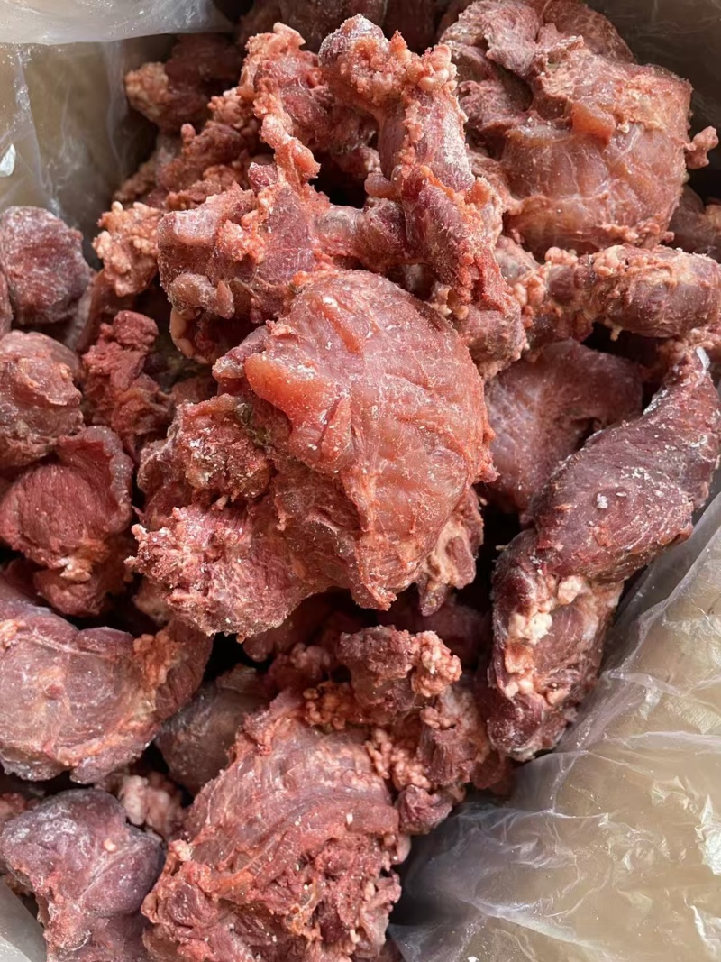 五香牛小脸肉，鲜货实拍，有大量现货，25一斤，货源稳定。