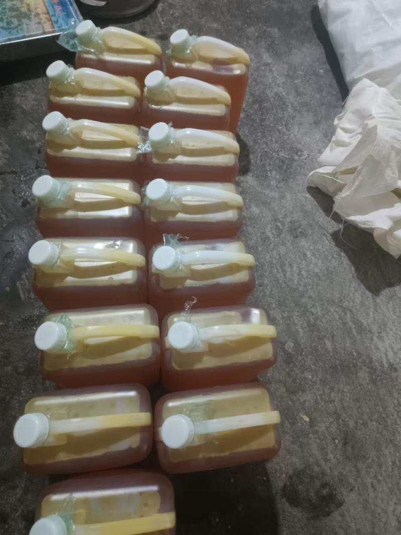 自家笨榨大豆油，保证百分百大豆油，无任何添加剂